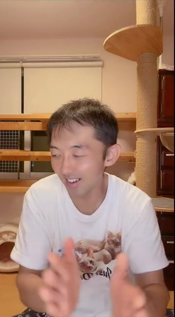 笑顔で拍手をするルイパパ